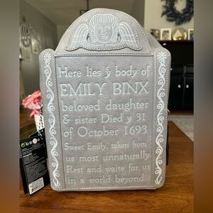 Loungefly Hocus Pocus Emily Binx grave glow in the dark convertible NWT